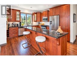 Kitchen - 850 Lorne White Pl, Ucluelet, BC V0R3A0 Photo 6