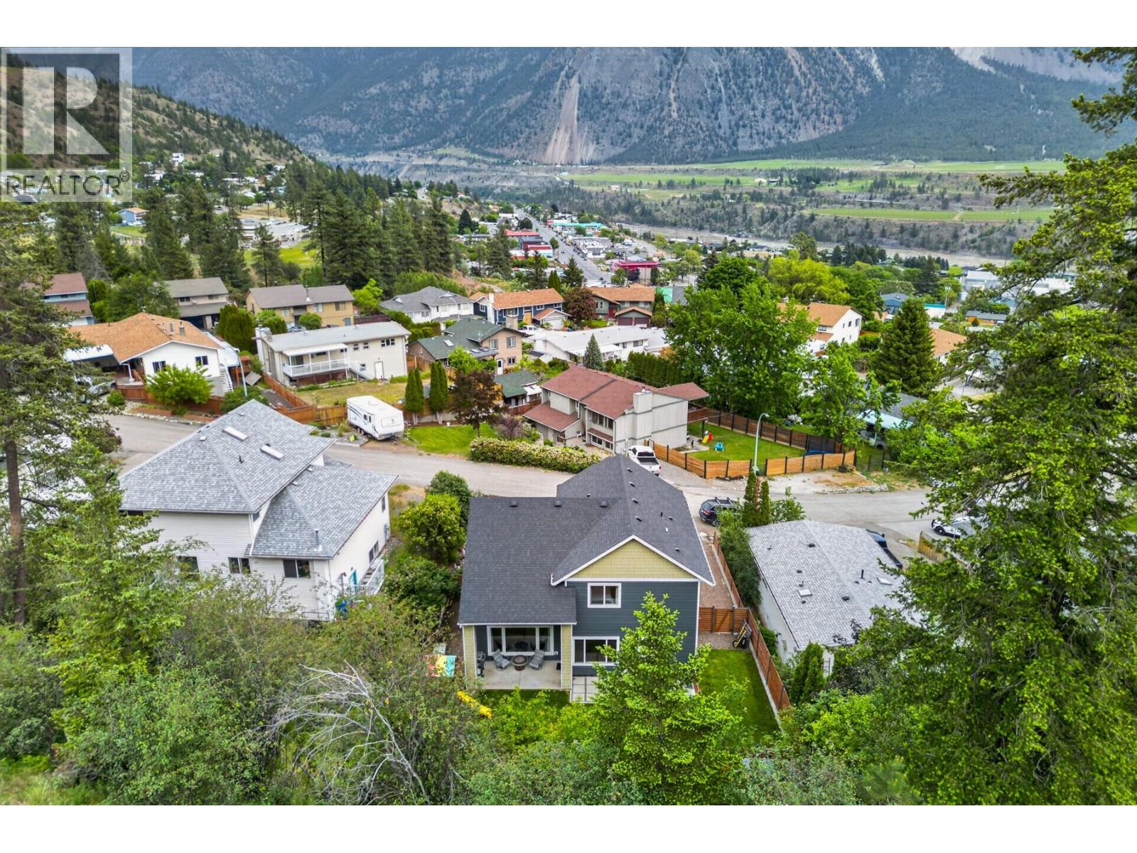 882 EAGLESON Crescent - Image 39