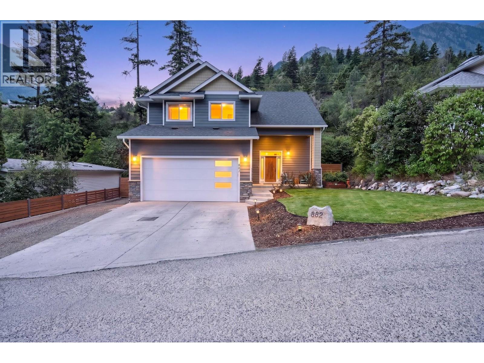 882 EAGLESON Crescent - 45