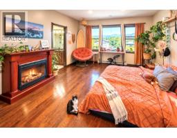 Kitchen - 850 Lorne White Pl, Ucluelet, BC V0R3A0 Photo 16
