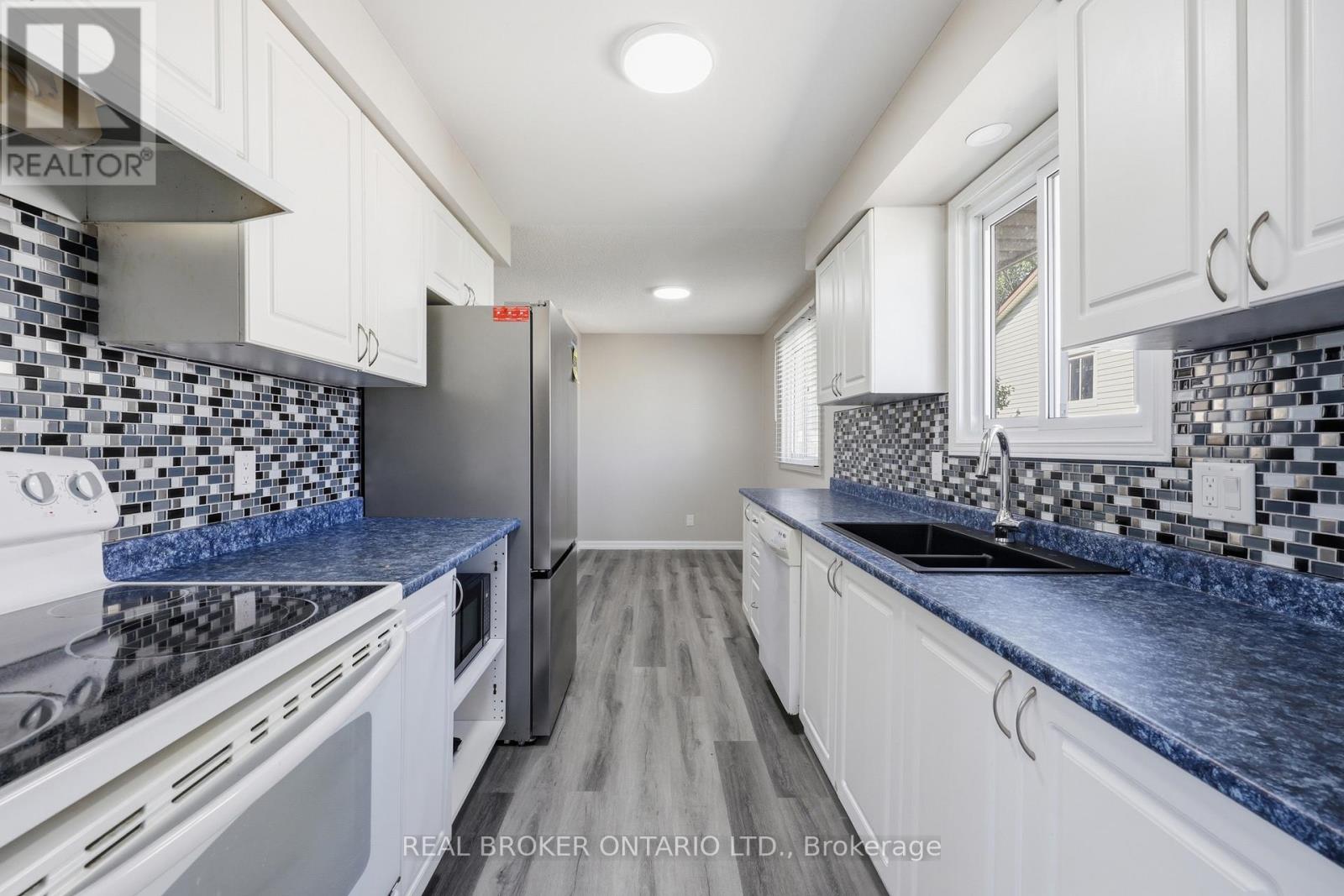 42 TERRACE AVENUE - Image 10