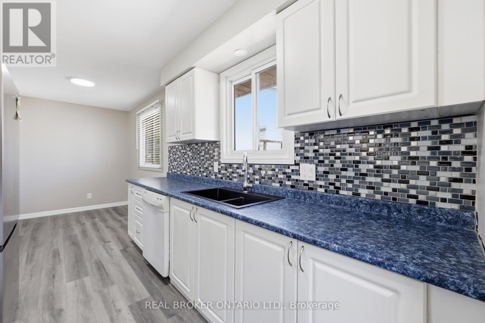 42 TERRACE AVENUE - Image 11