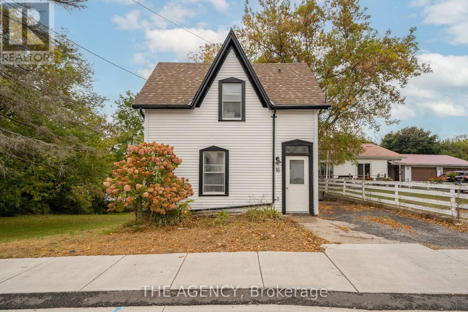 16 ELKS STREET, Prince Edward County (Picton Ward)
