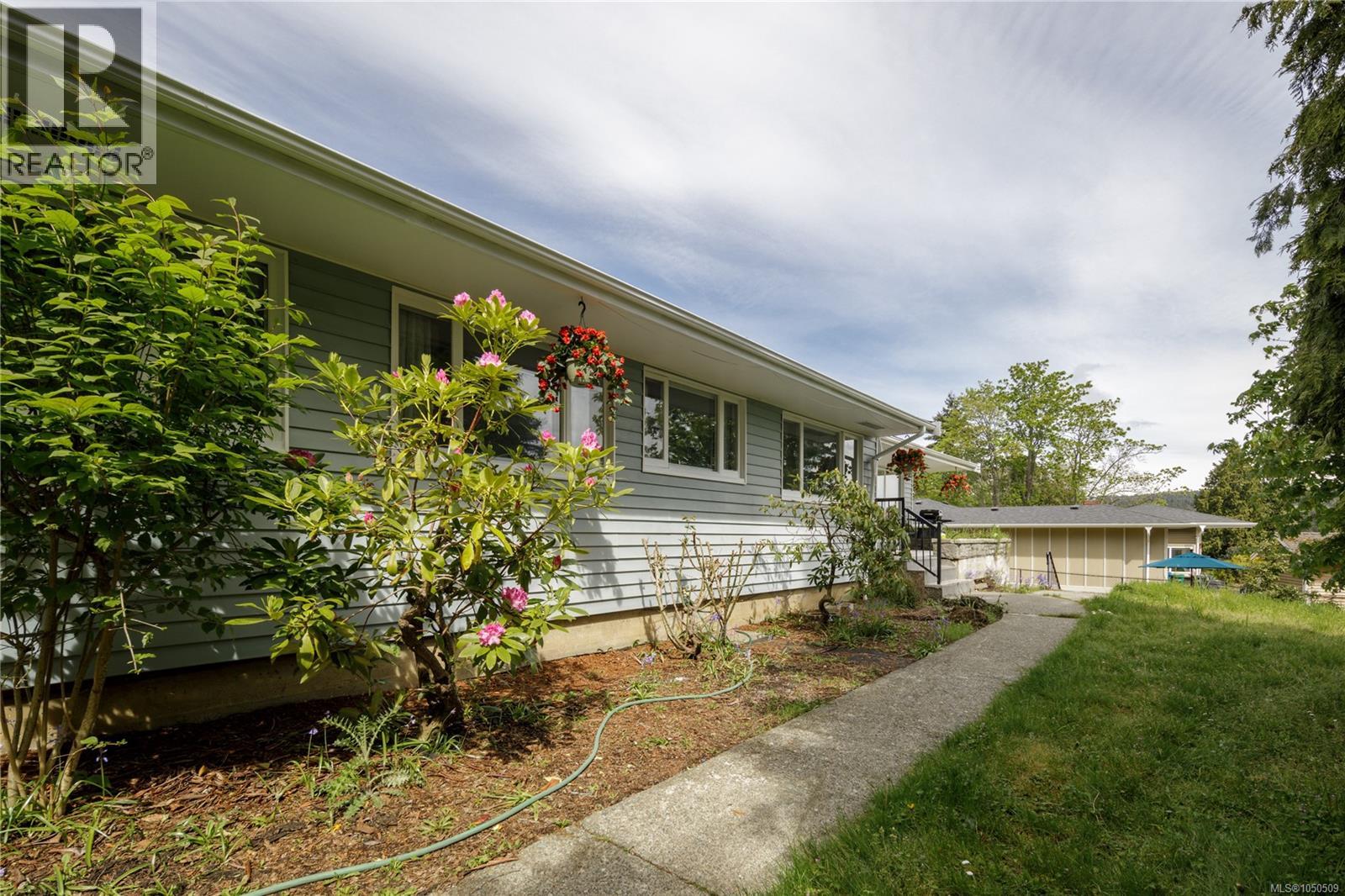 2555 Departure Bay Rd - 6