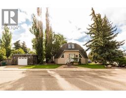 115 Iroquois Crescent W - photo 2