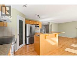 4pc Bathroom - 31 Springborough Way Sw, Calgary, AB T3H5T3 Photo 10