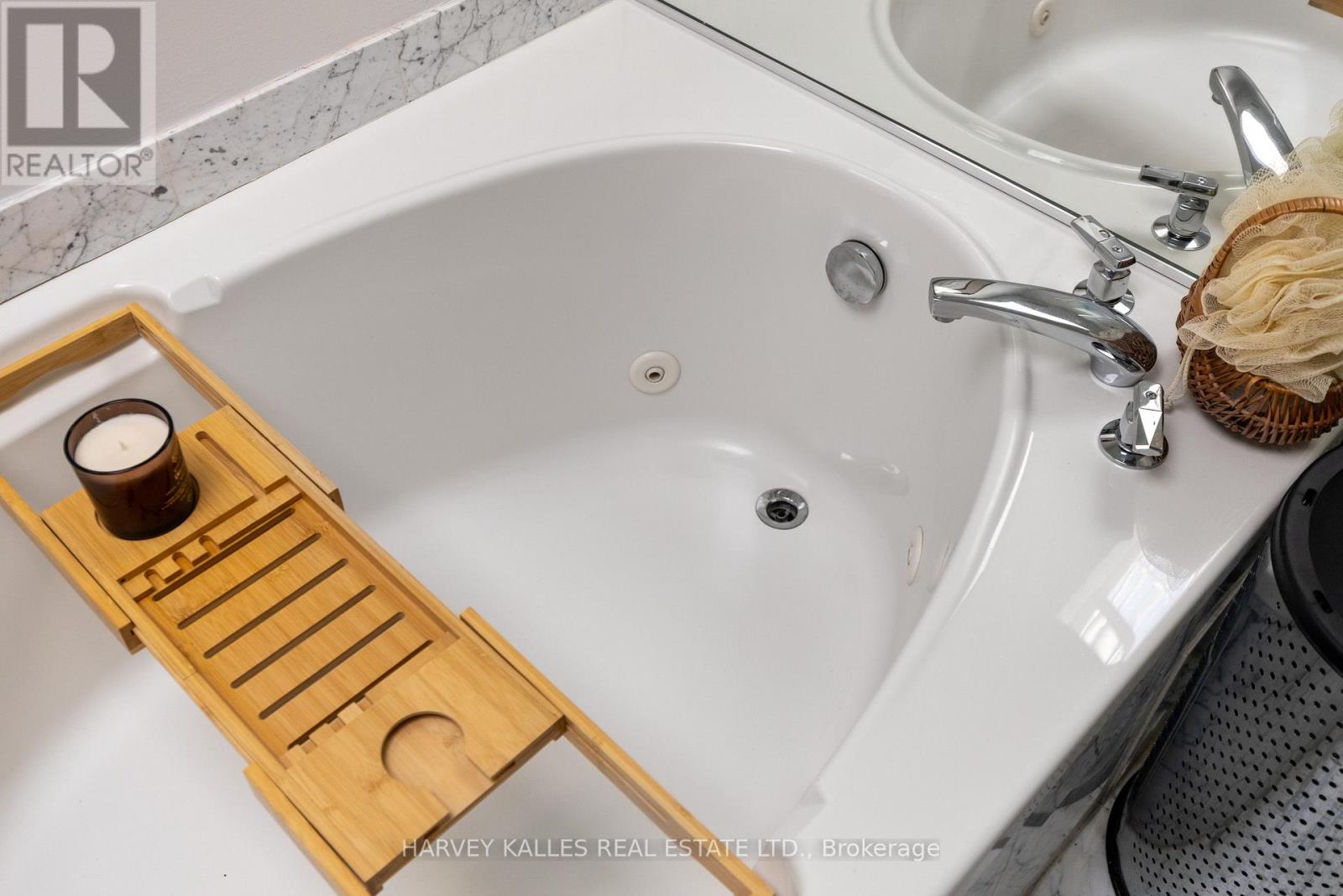 84 WALMSLEY BOULEVARD - Image 31