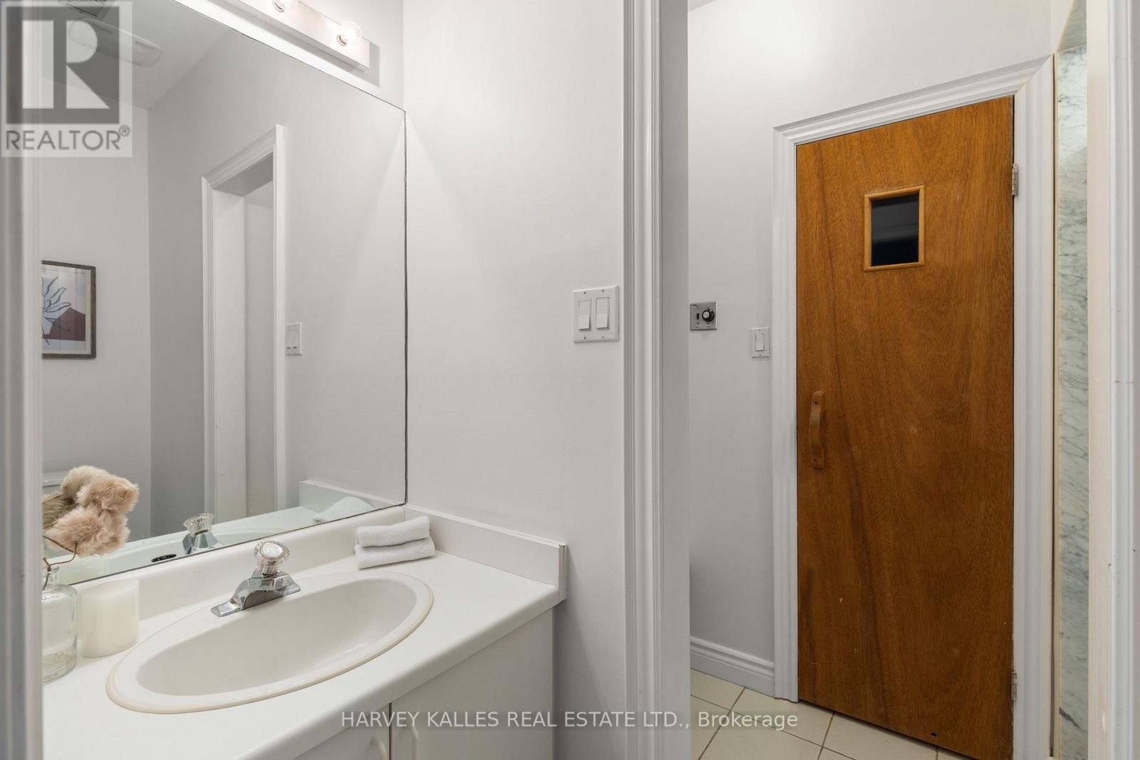 84 WALMSLEY BOULEVARD - Image 40