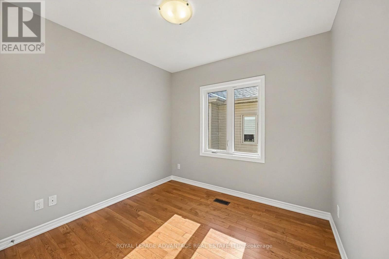 20 SENATORS GATE - Image 24