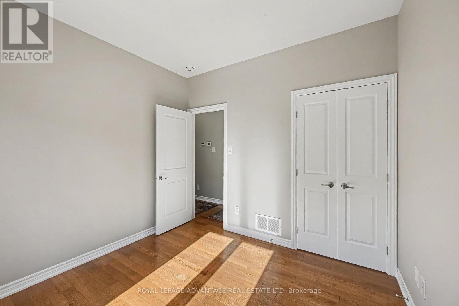 20 SENATORS GATE - Image 25