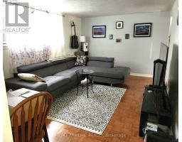 Living room - 343 Frontenac Avenue, Oshawa, ON L1J2A7 Photo 7