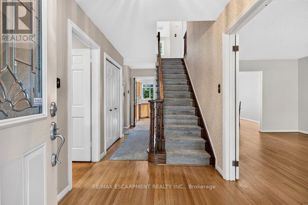 159 ALL SAINTS CRESCENT, Oakville (FD Ford) — photo 3