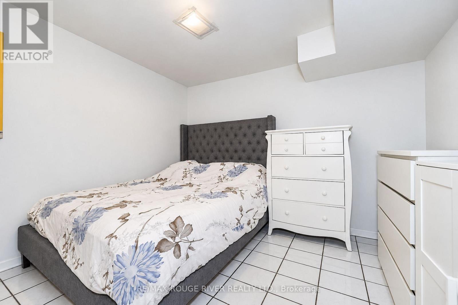 #3 9 GOSFORD BOULEVARD - 22