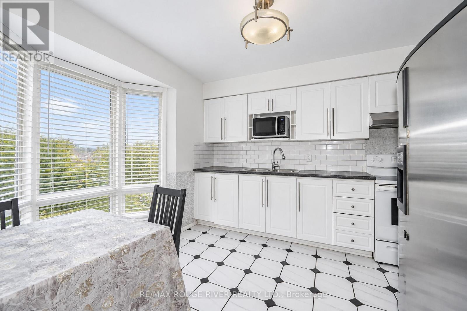 3 - 9 GOSFORD BOULEVARD, Toronto (Black Creek) — photo 6