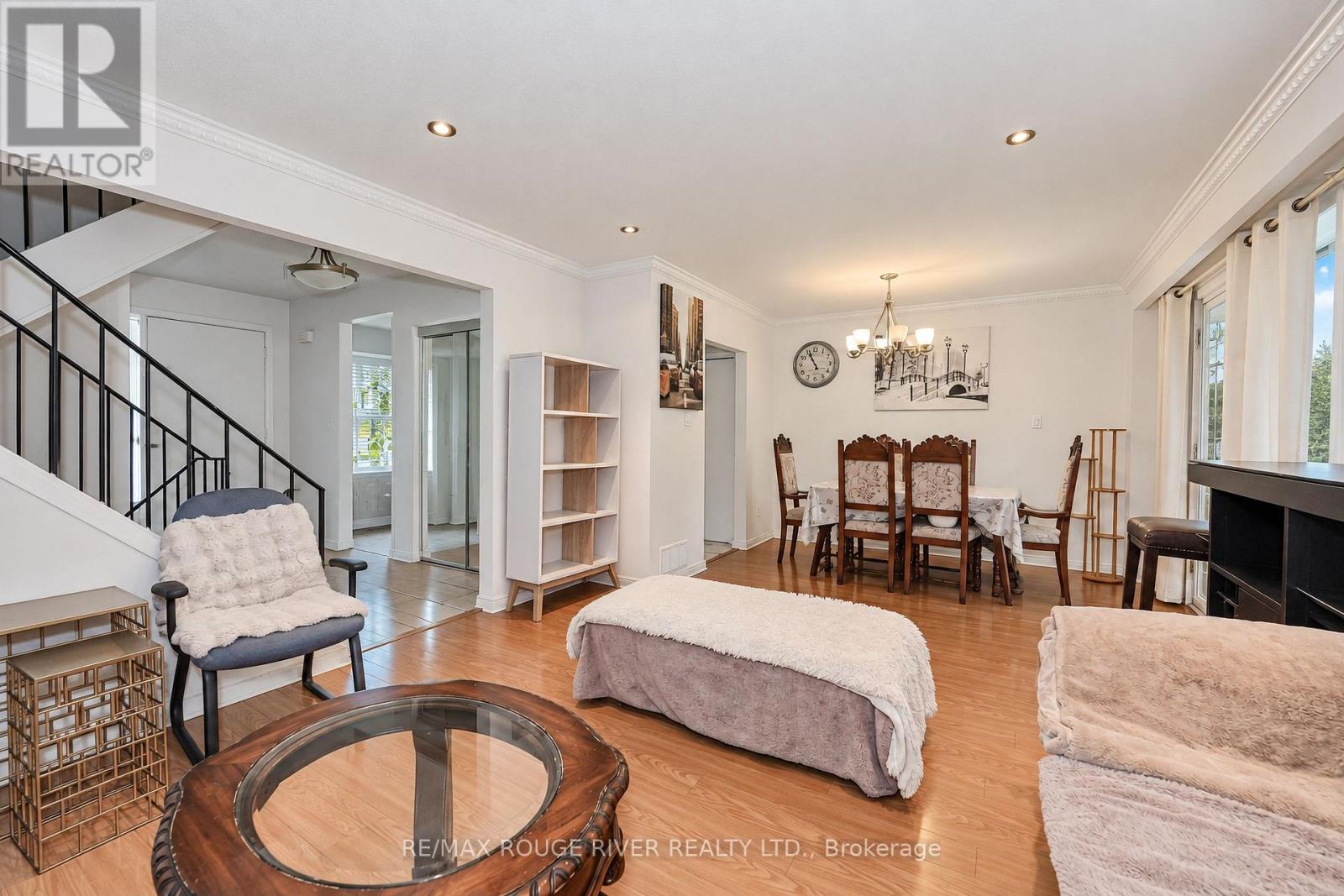 3 - 9 GOSFORD BOULEVARD, Toronto (Black Creek) — photo 8