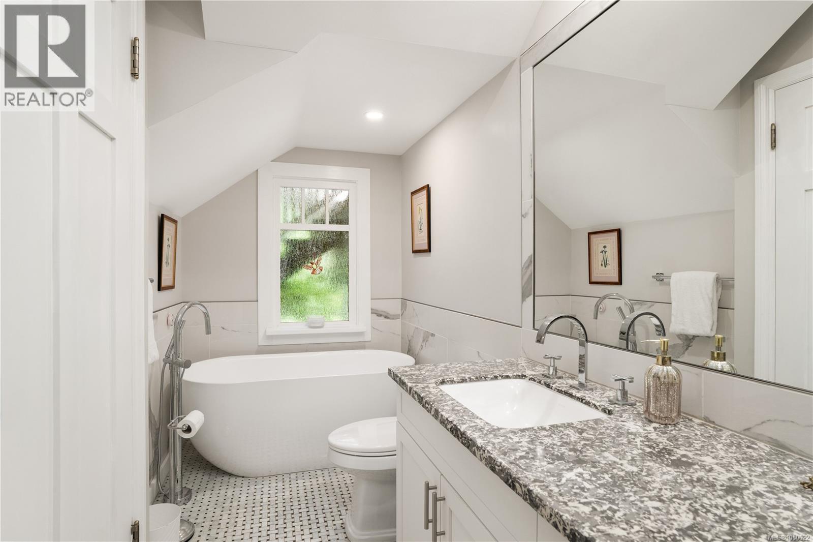 1030 St. Charles St - Image 26