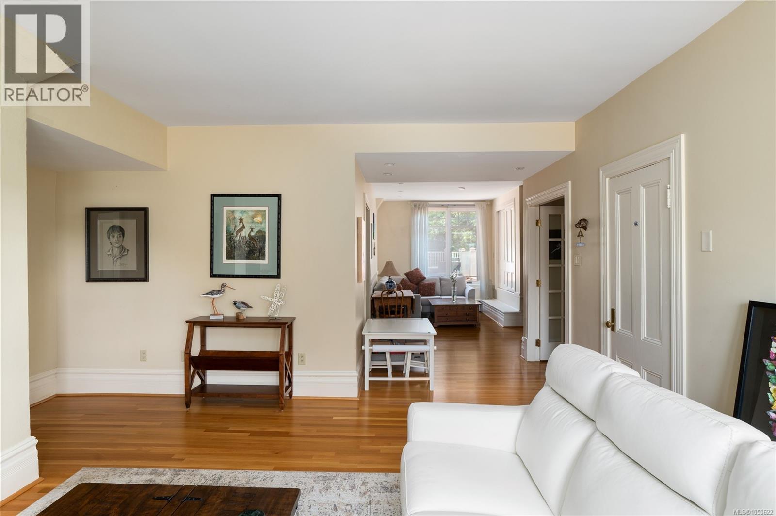 1030 St. Charles St - Image 33