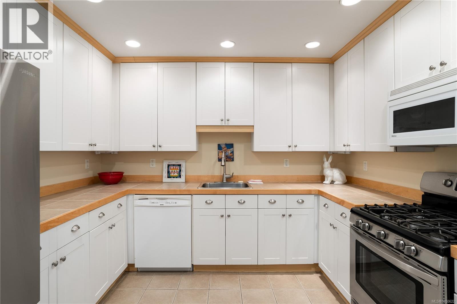 1030 St. Charles St - Image 35