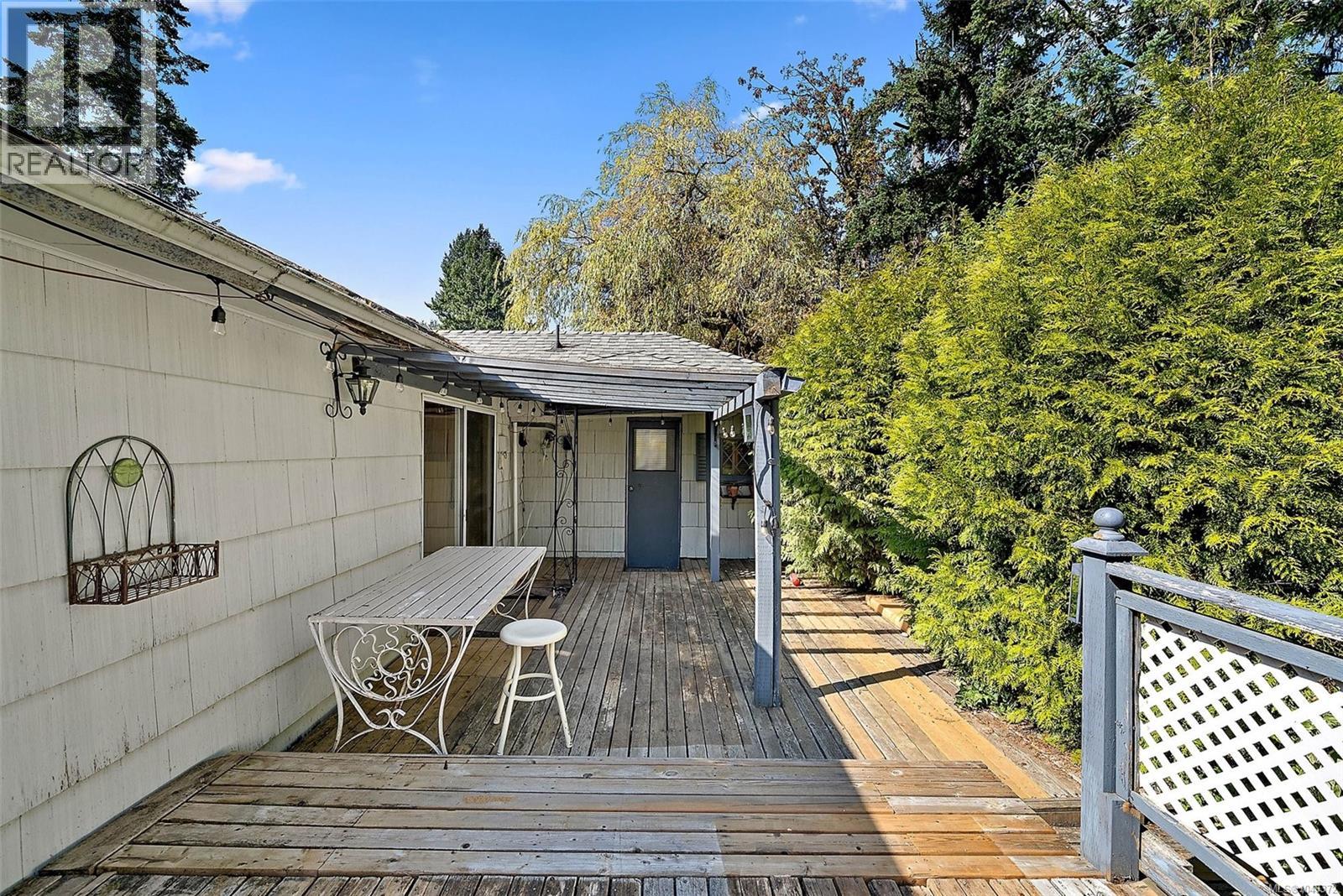 675 Kilmalu Rd - Image 25