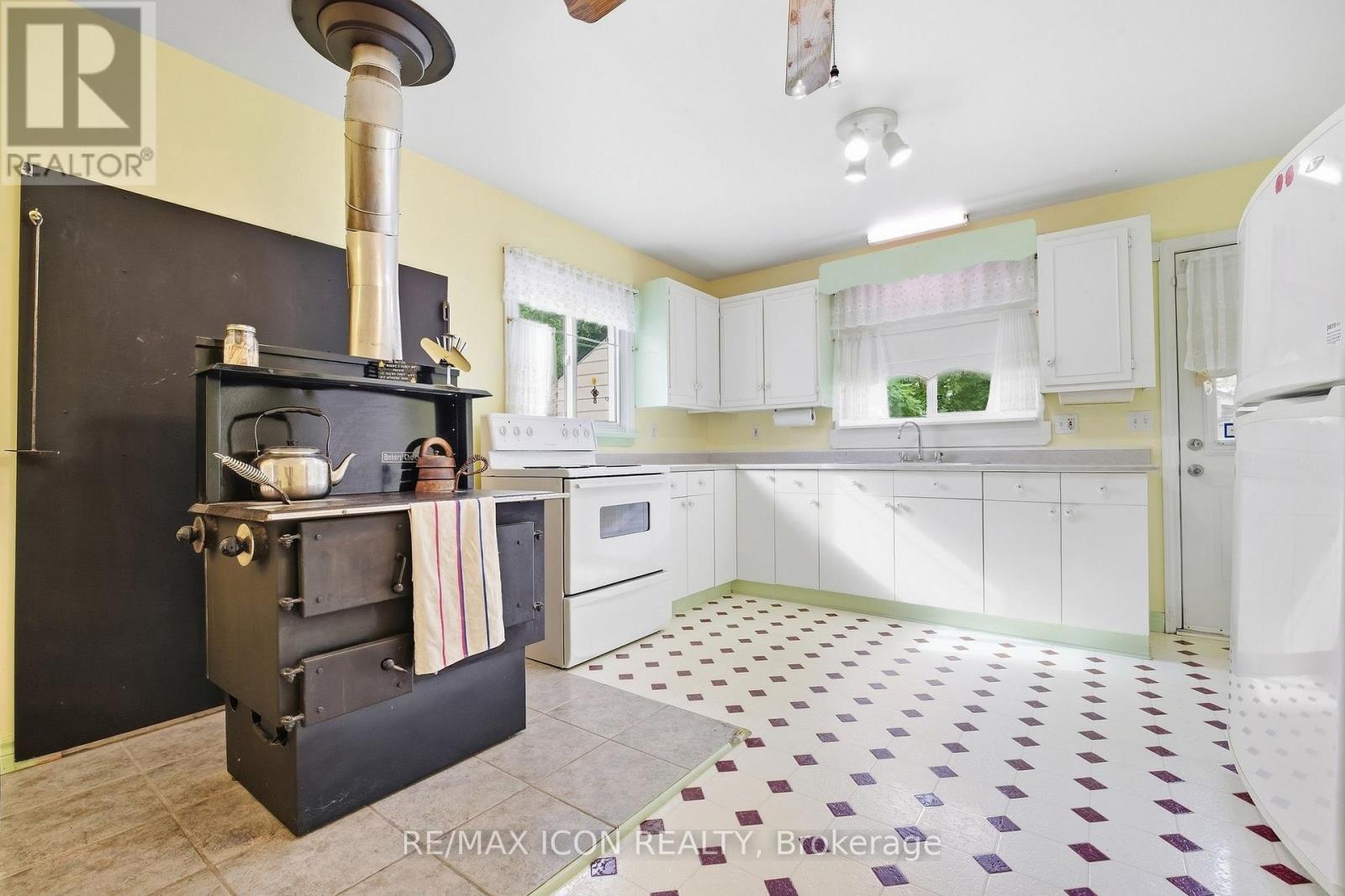 423 LAWRENCE AVENUE, Kitchener — photo 8