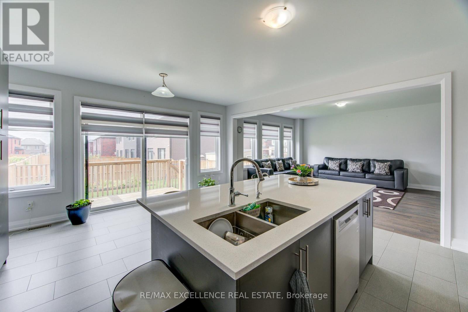 1080 EDINBURGH DRIVE - 18