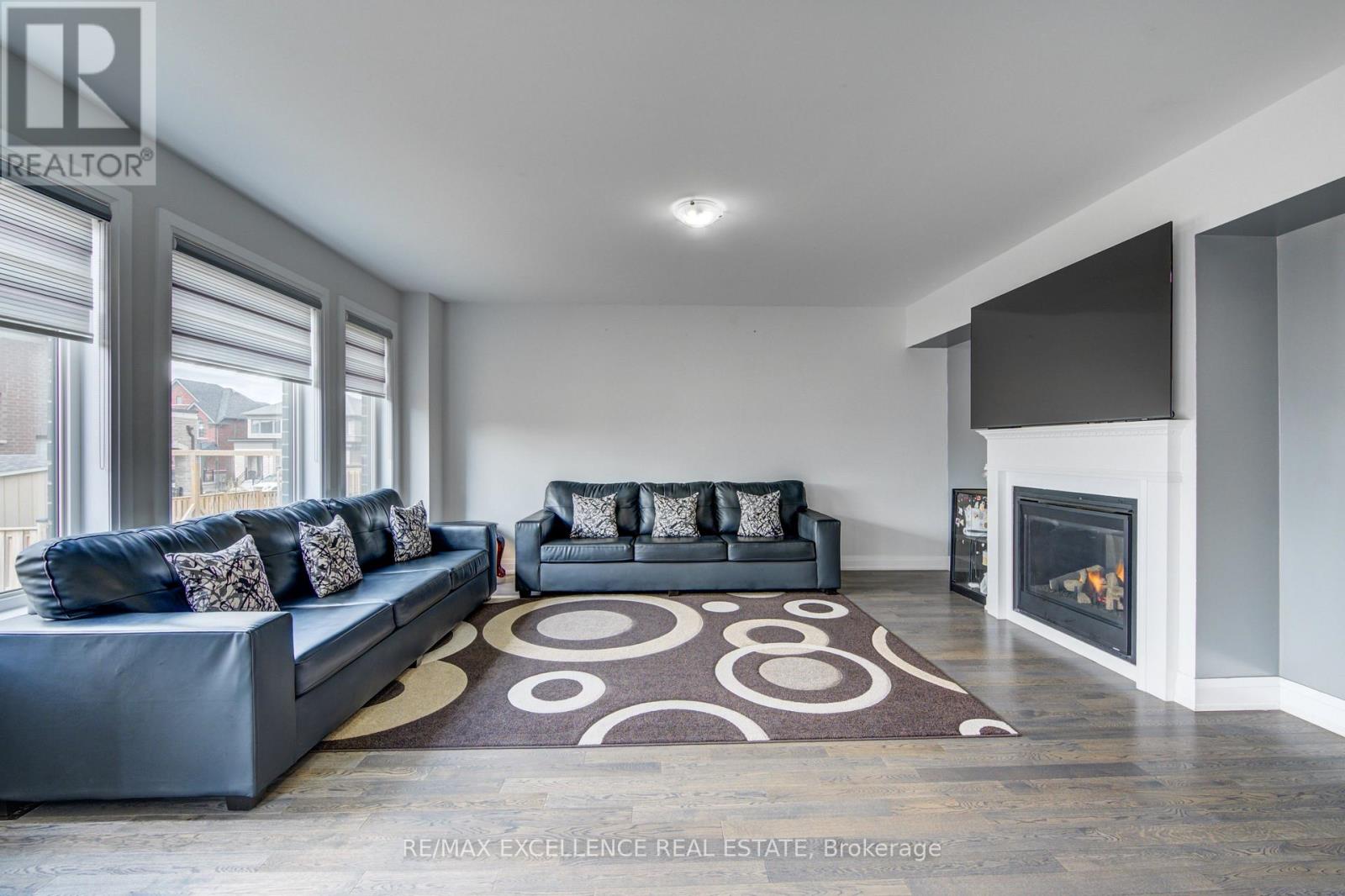 1080 EDINBURGH DRIVE - 19