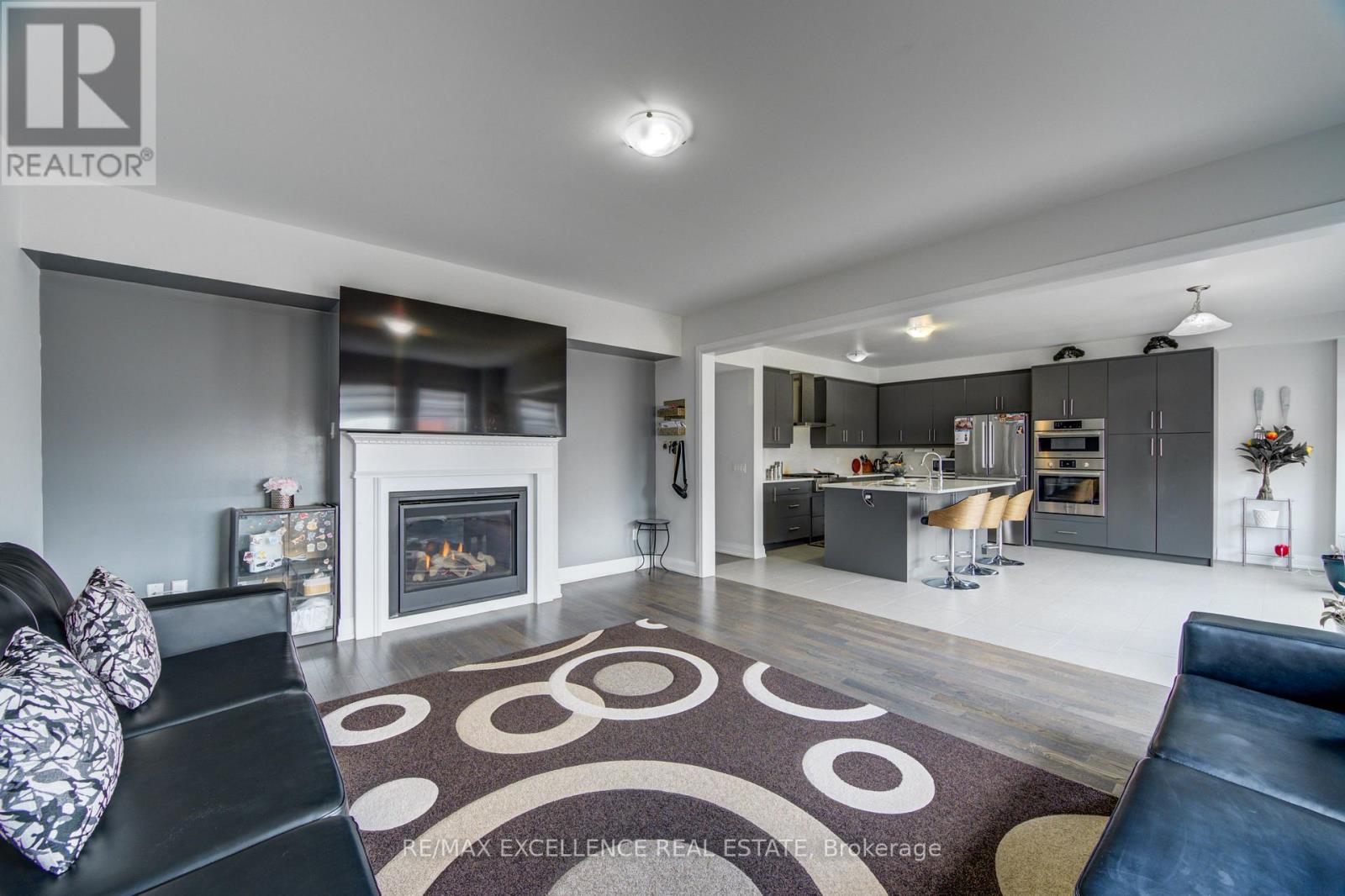 1080 EDINBURGH DRIVE - 21