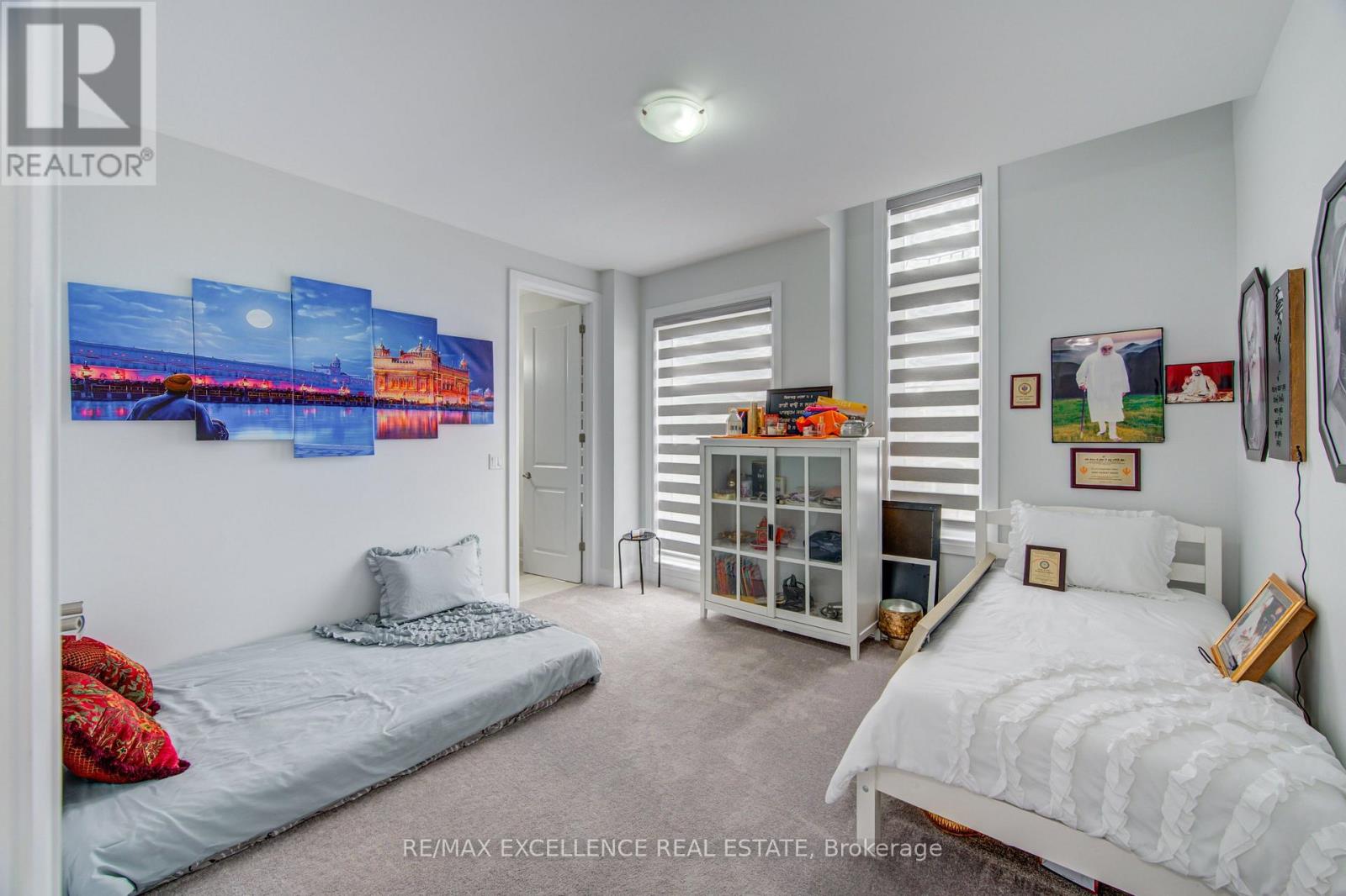 1080 EDINBURGH DRIVE - 26