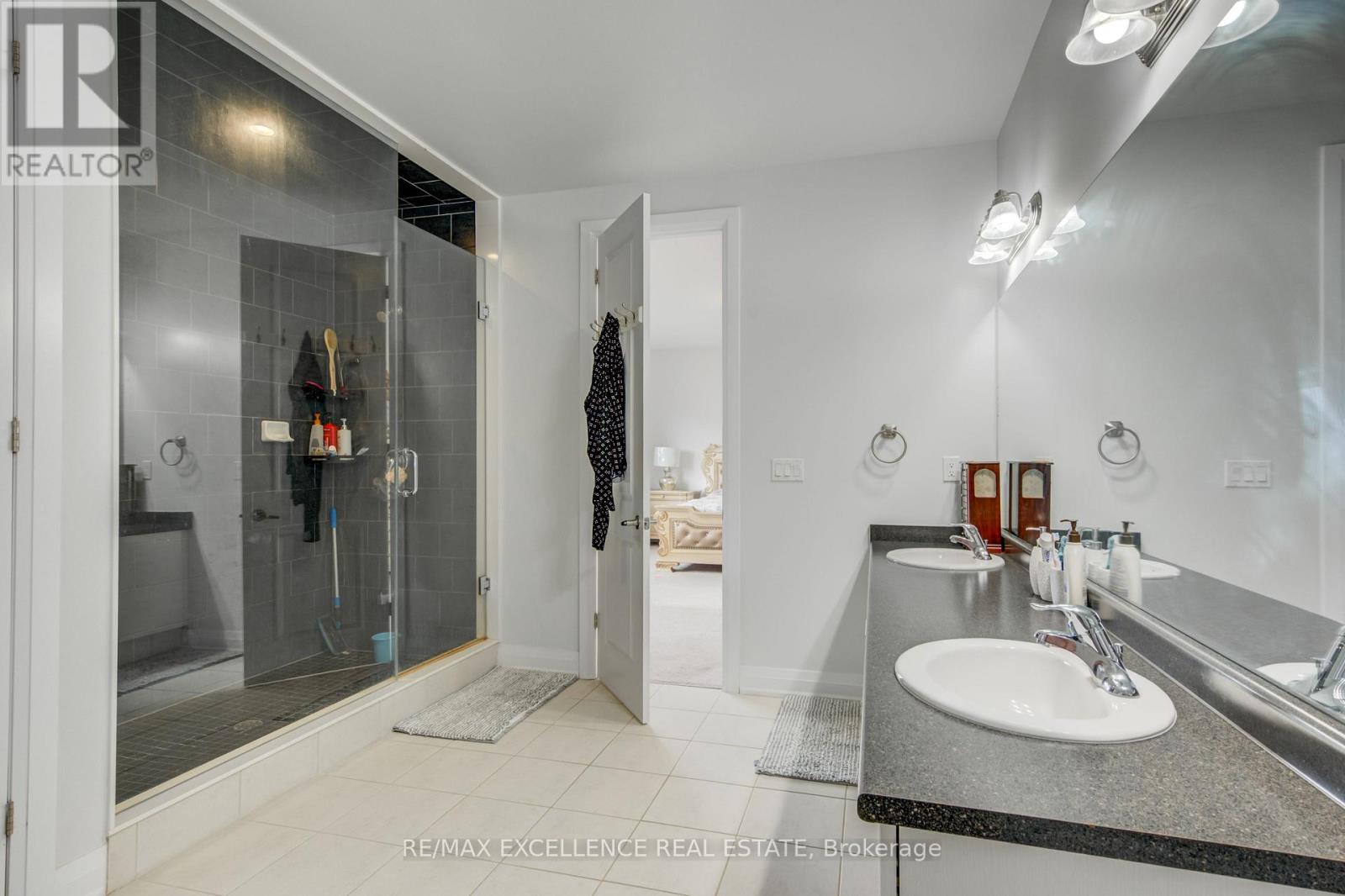 1080 EDINBURGH DRIVE - 36