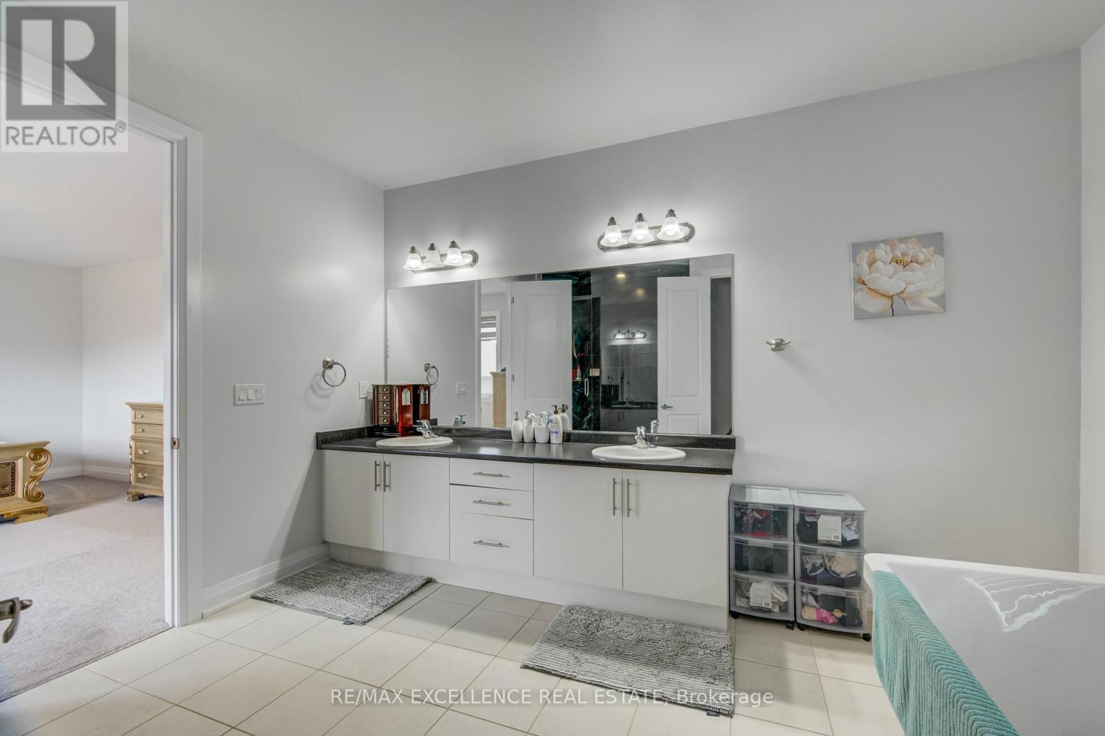 1080 EDINBURGH DRIVE - 37