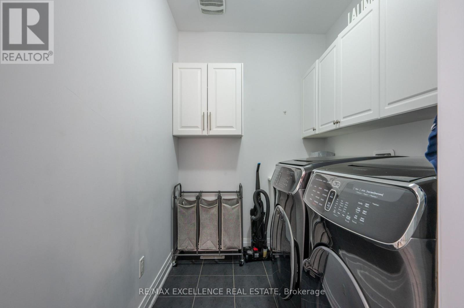 1080 EDINBURGH DRIVE - 38