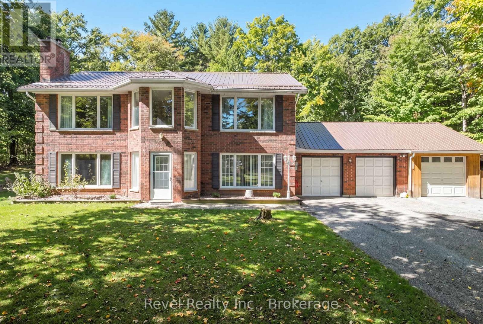 18 BESSIE AVENUE S