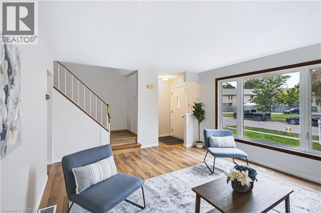 33 COACHWOOD Road, Brantford — photo 4