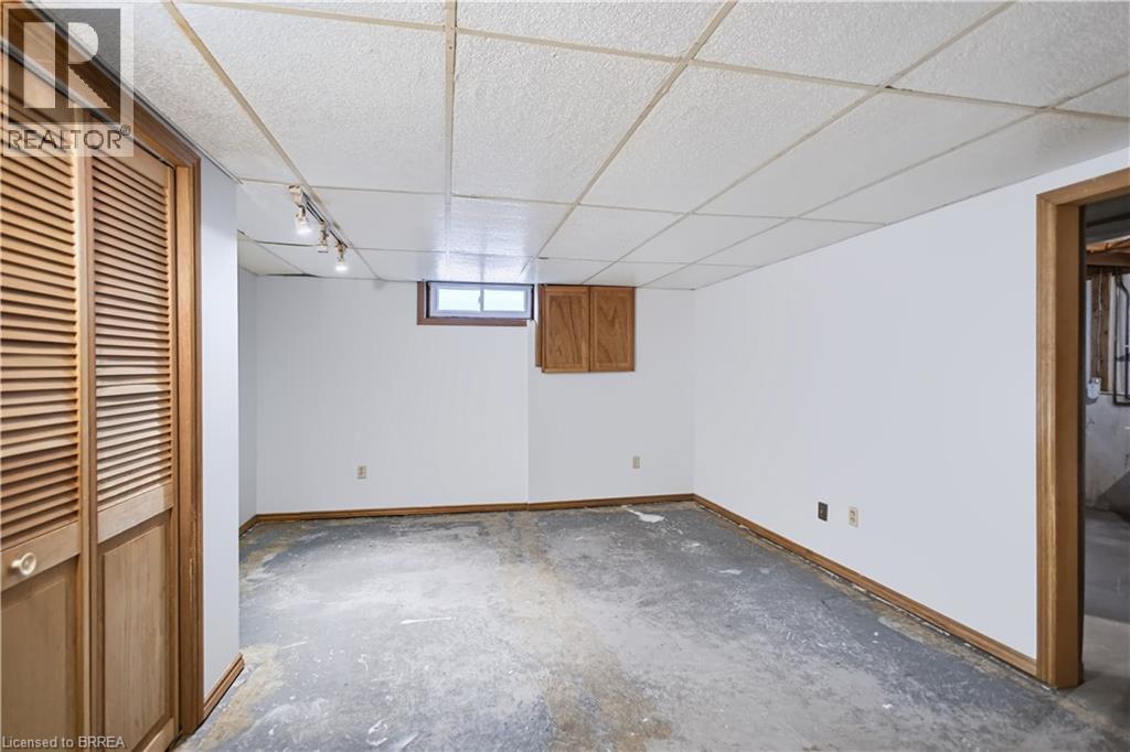 33 COACHWOOD Road - 18