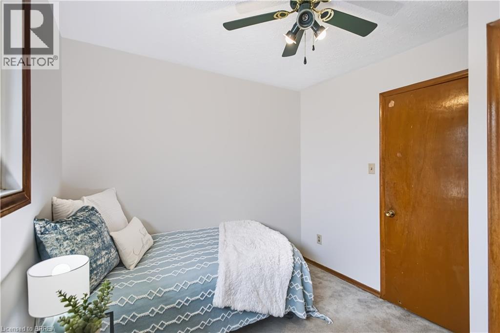 33 COACHWOOD Road - 16