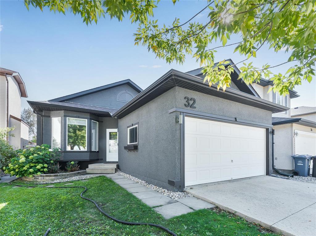 32 Julia Road, Winnipeg, Manitoba, R2N4M5, Winnipeg, Manitoba — photo 1 of 5