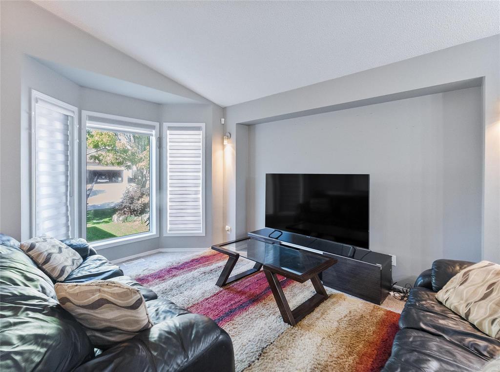 32 Julia Road, Winnipeg, Manitoba, R2N4M5, Winnipeg, Manitoba — photo 4 of 5