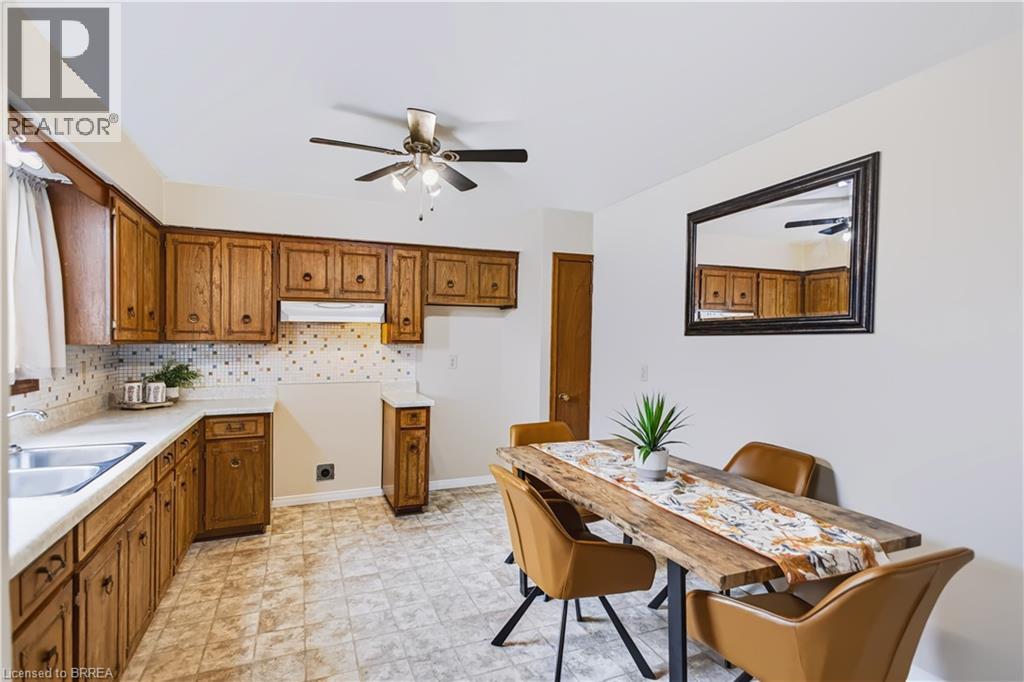35 COACHWOOD Road - 6