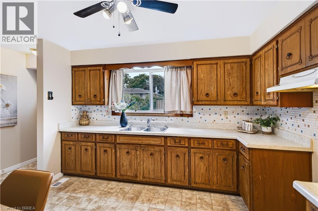 35 COACHWOOD Road, Brantford — photo 8