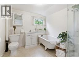 236 Crease Ave, Saanich, BC V8Z1S9 Photo 14