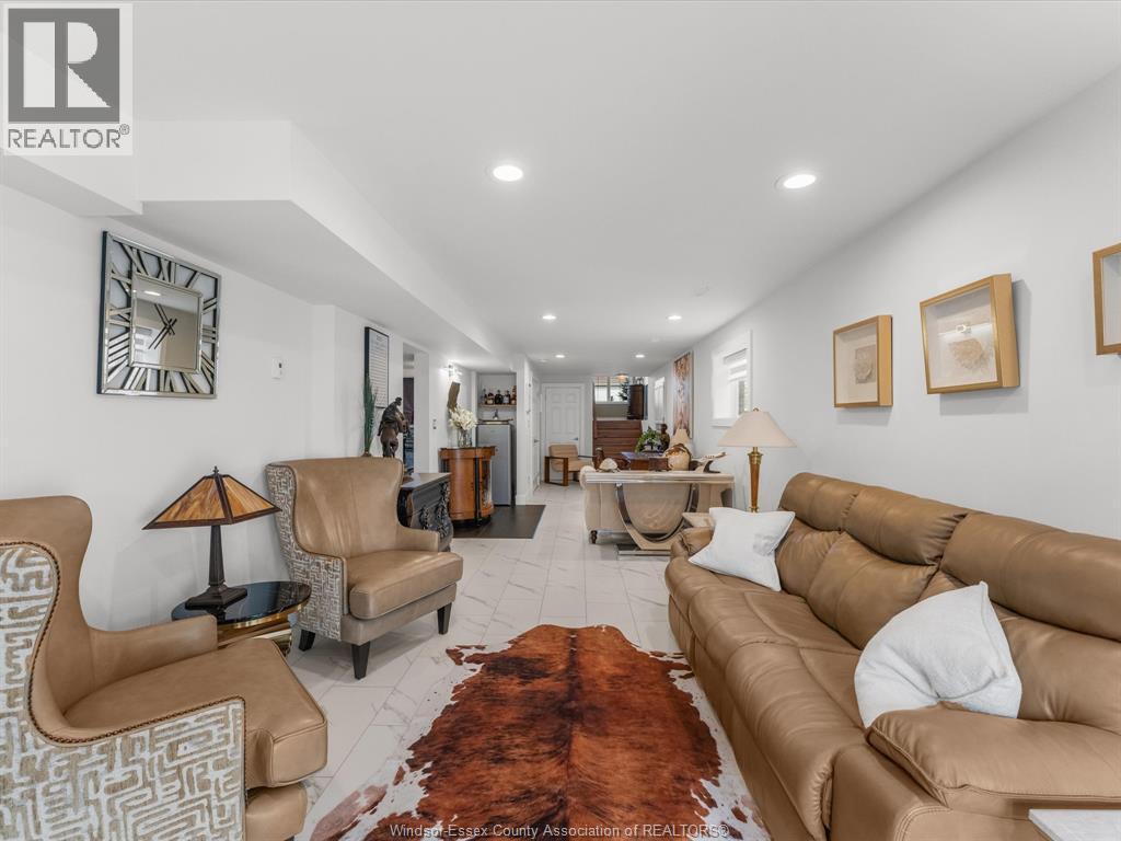 908 MICHAEL DRIVE - 22