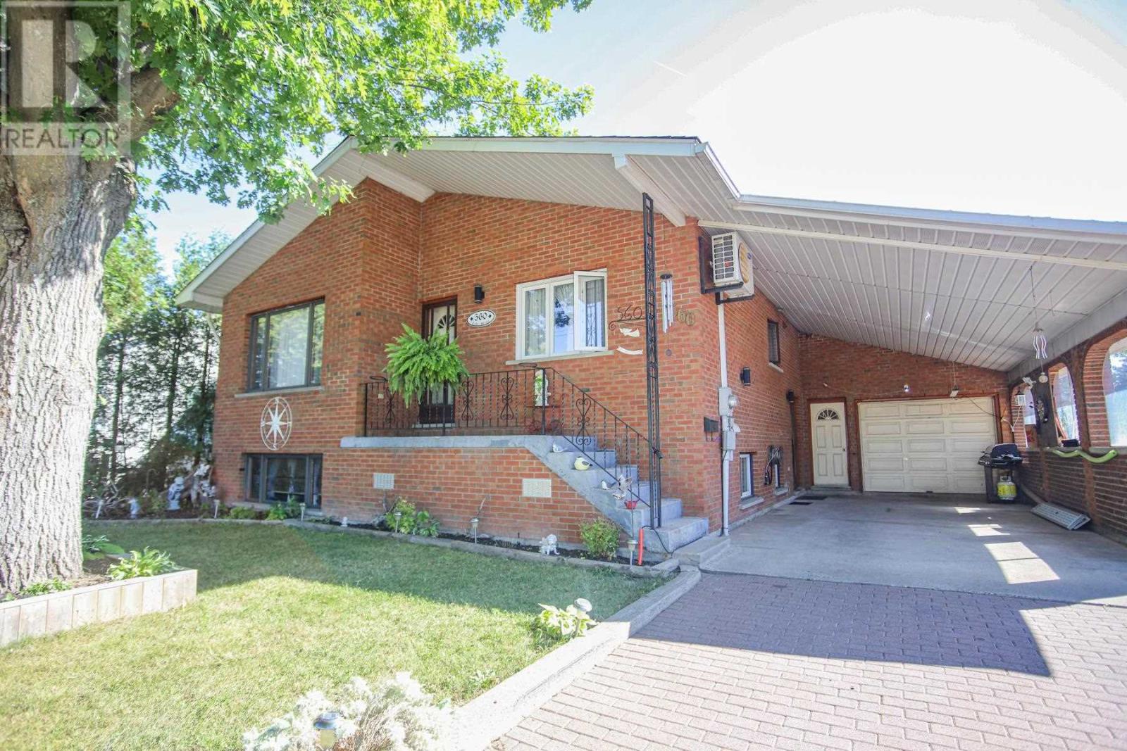 560 Lake ST, Sault Ste. Marie, Ontario, P6B3L2, Sault Ste. Marie, Ontario — photo 3 of 5