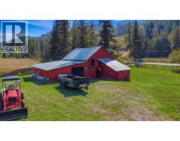 Living room - 1385 6 Highway, Cherryville, BC V0E2G1 Photo 7