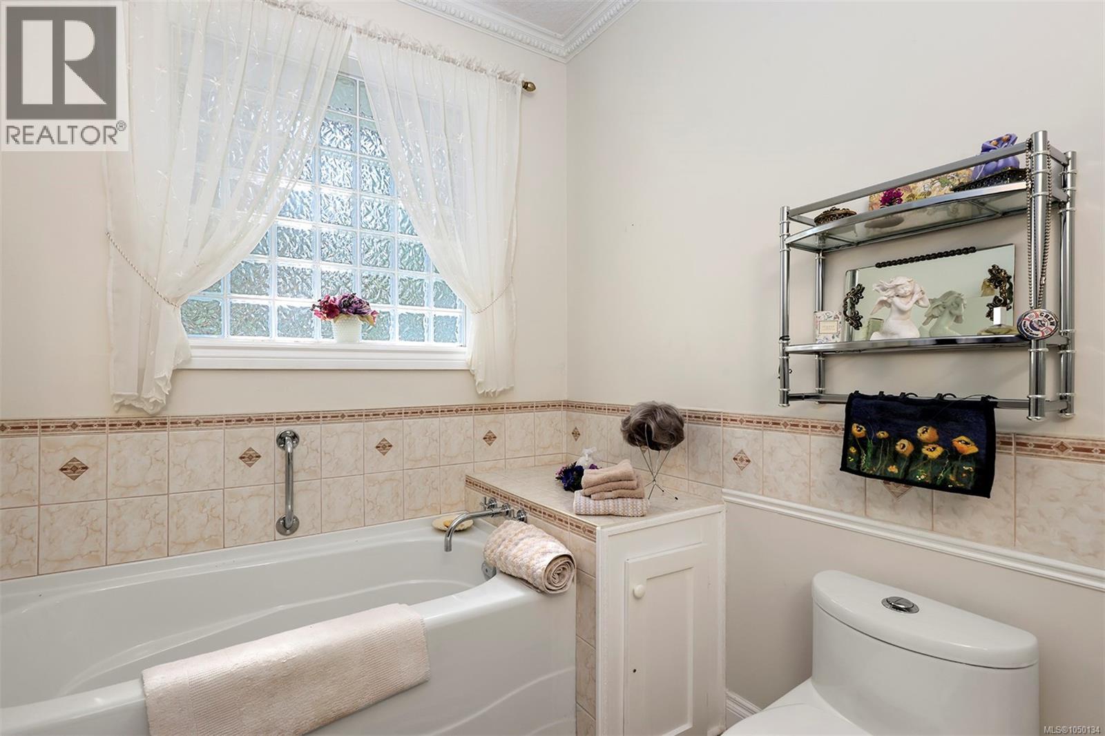 2561 Hebrides Cres - Image 24