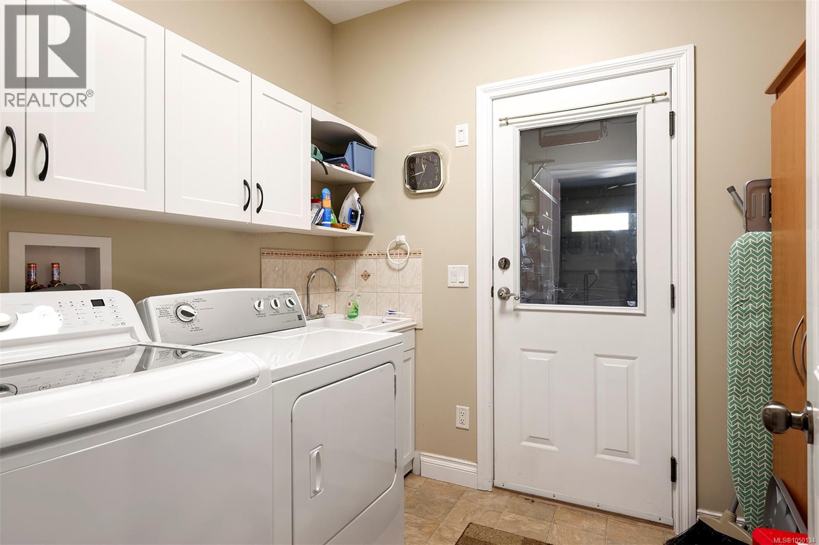 2561 Hebrides Cres - Image 28