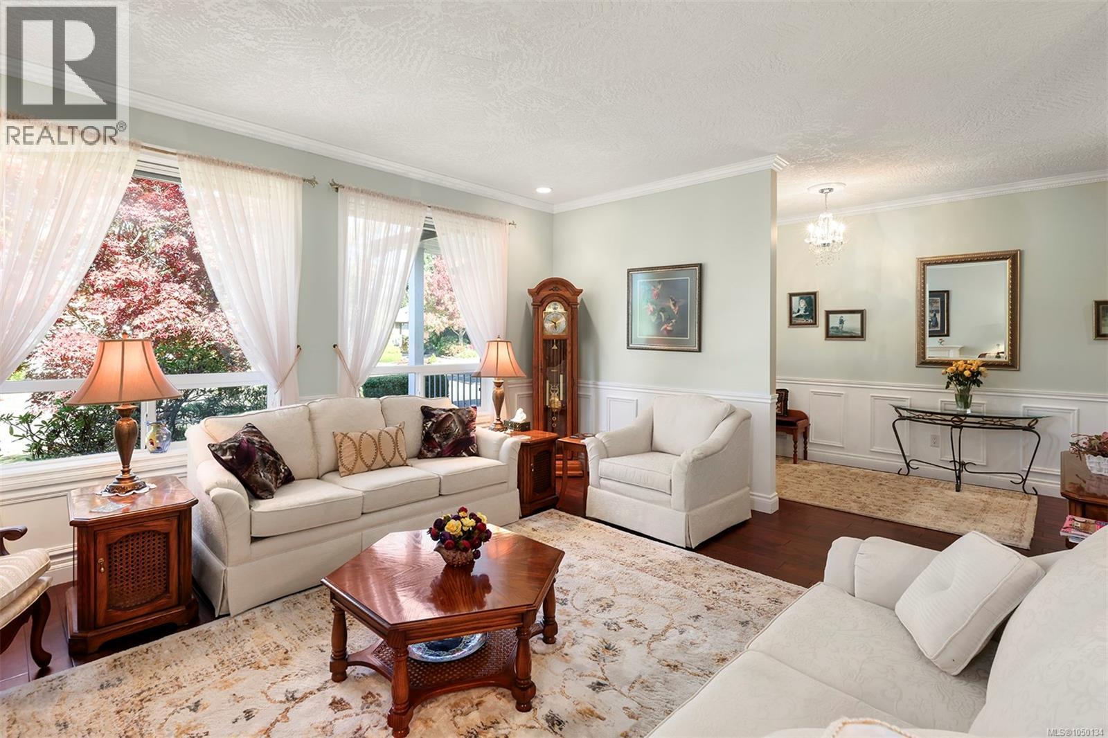 2561 Hebrides Cres - 9