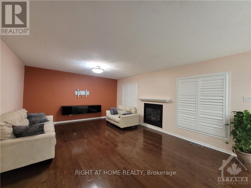 239 HIGHPOINTE CRESCENT, Ottawa — photo 9