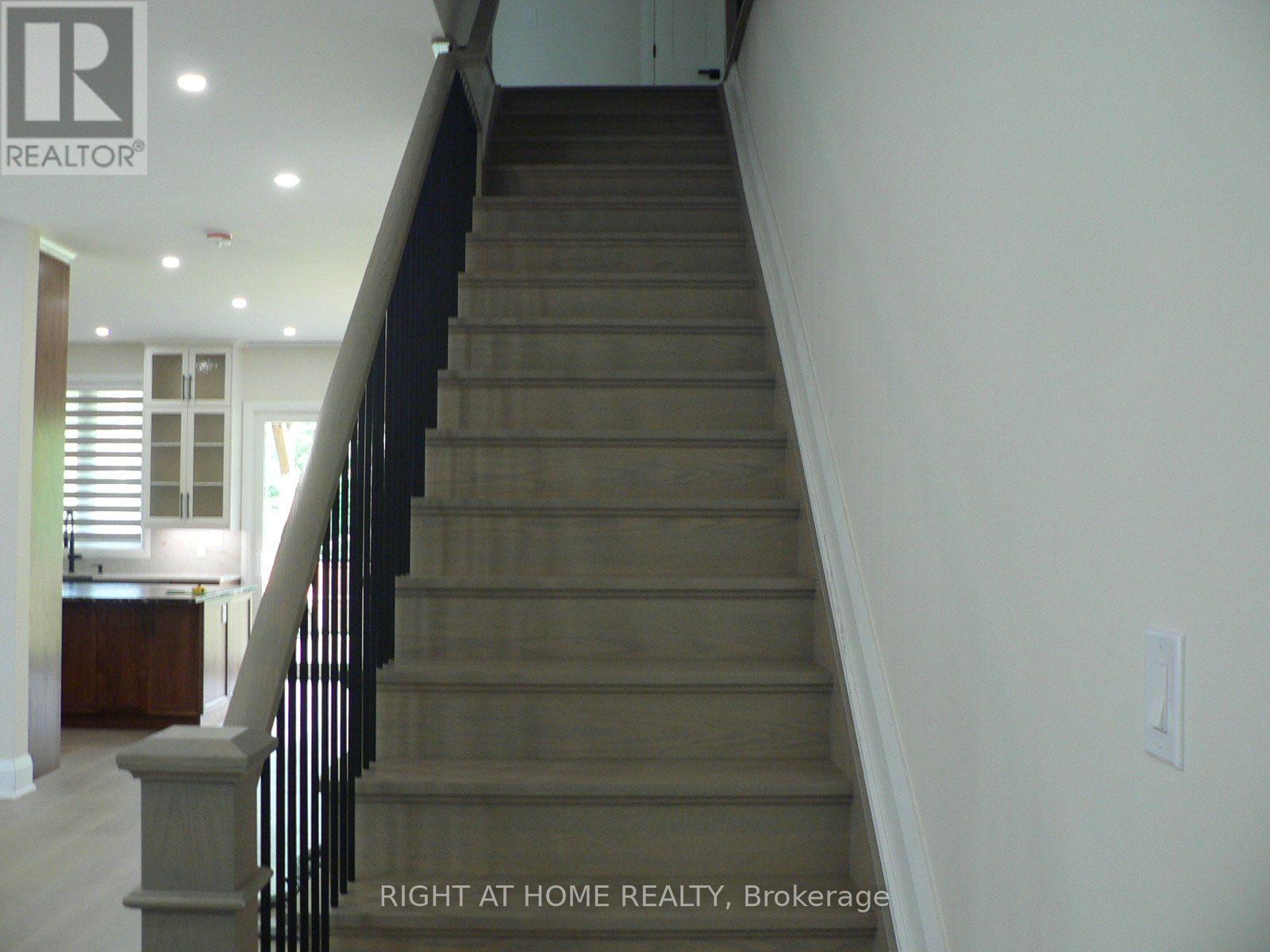 13 BELL PARK STREET, Ottawa — photo 9
