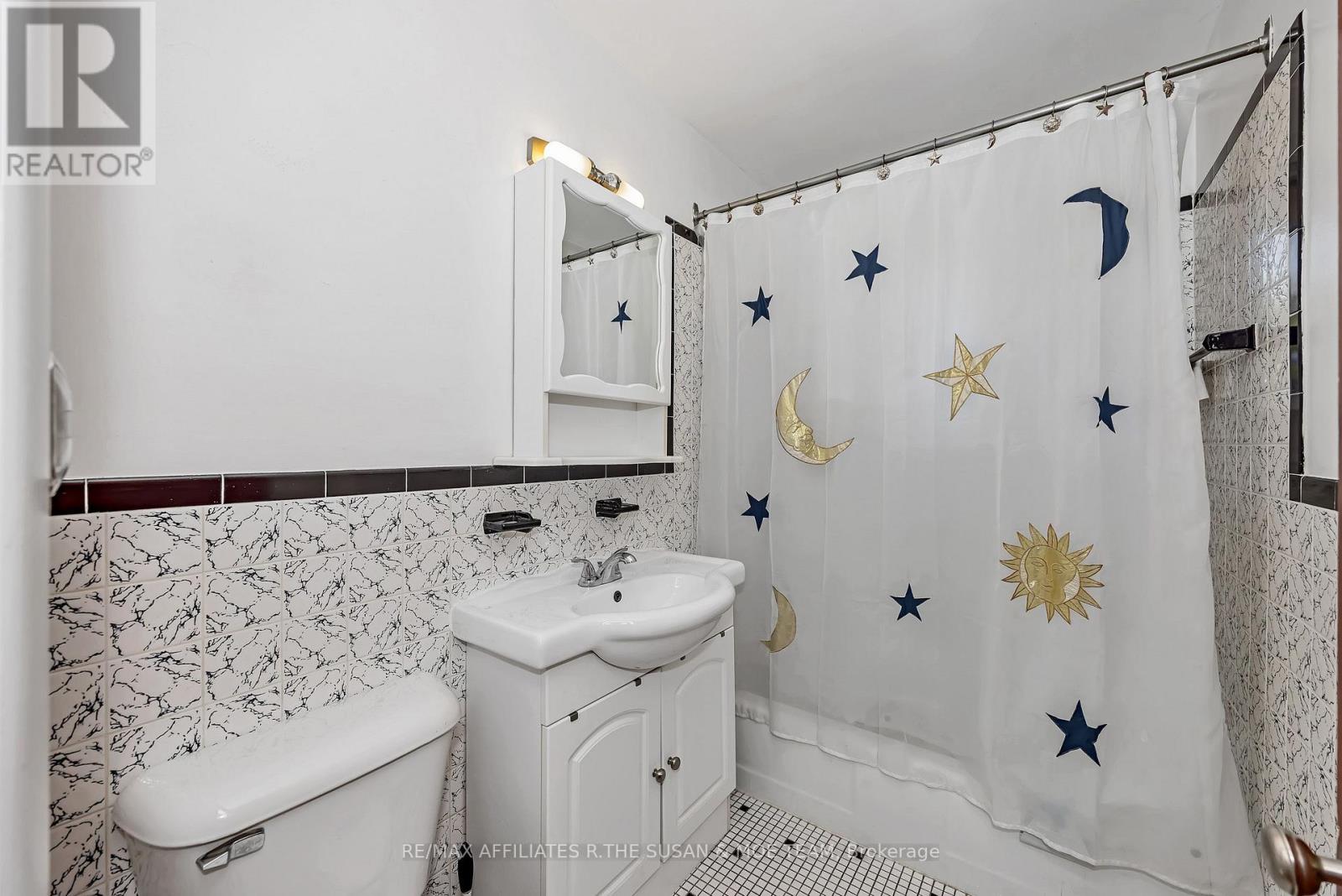 131 OAKRIDGE BOULEVARD - Image 25