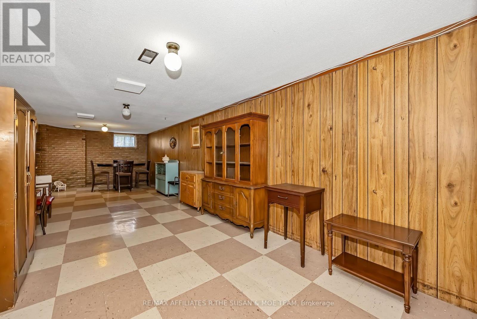 131 OAKRIDGE BOULEVARD - 27